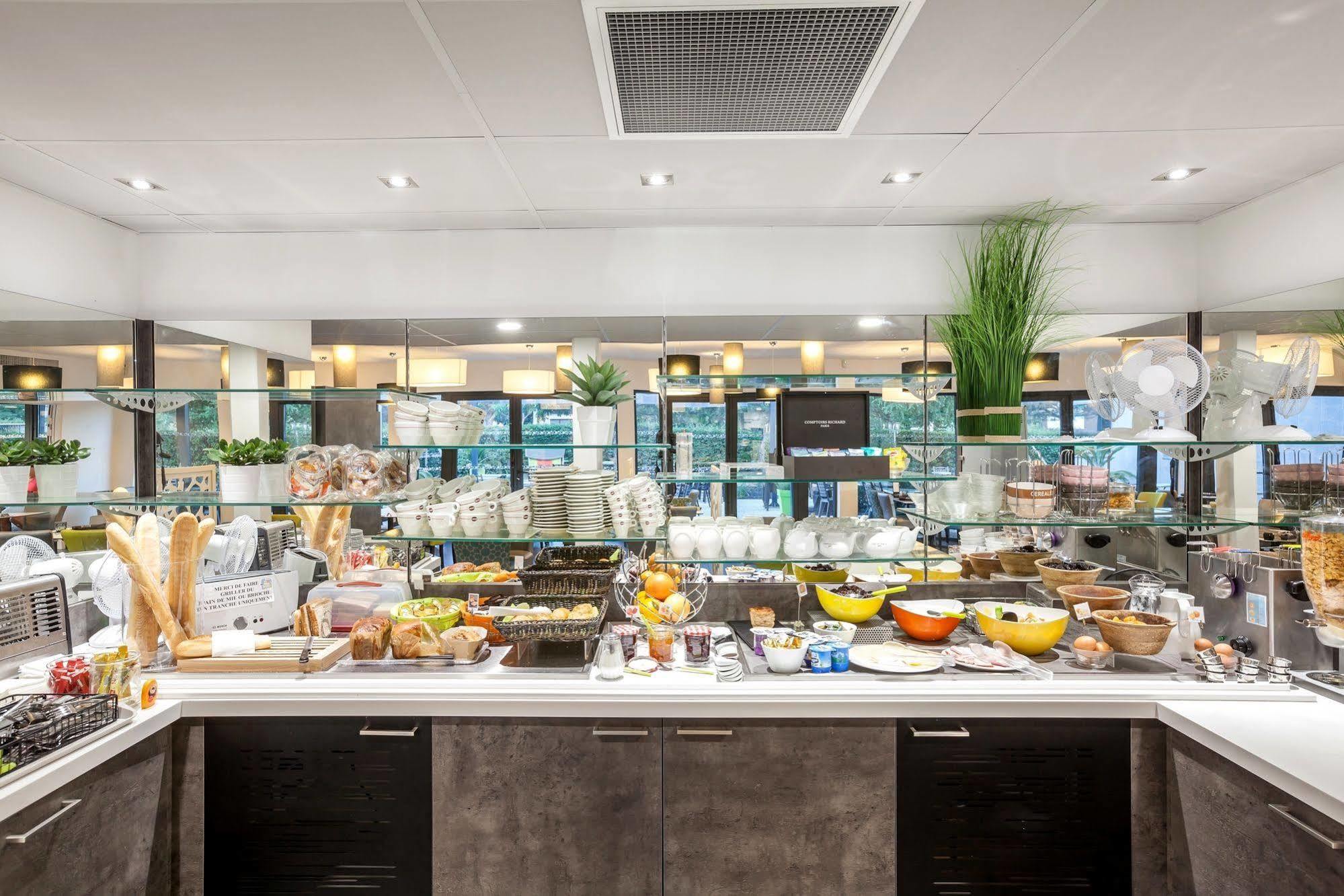 Logis Hotel Restaurant & Spa Au Comte D'Ornon Крадиньян Экстерьер фото